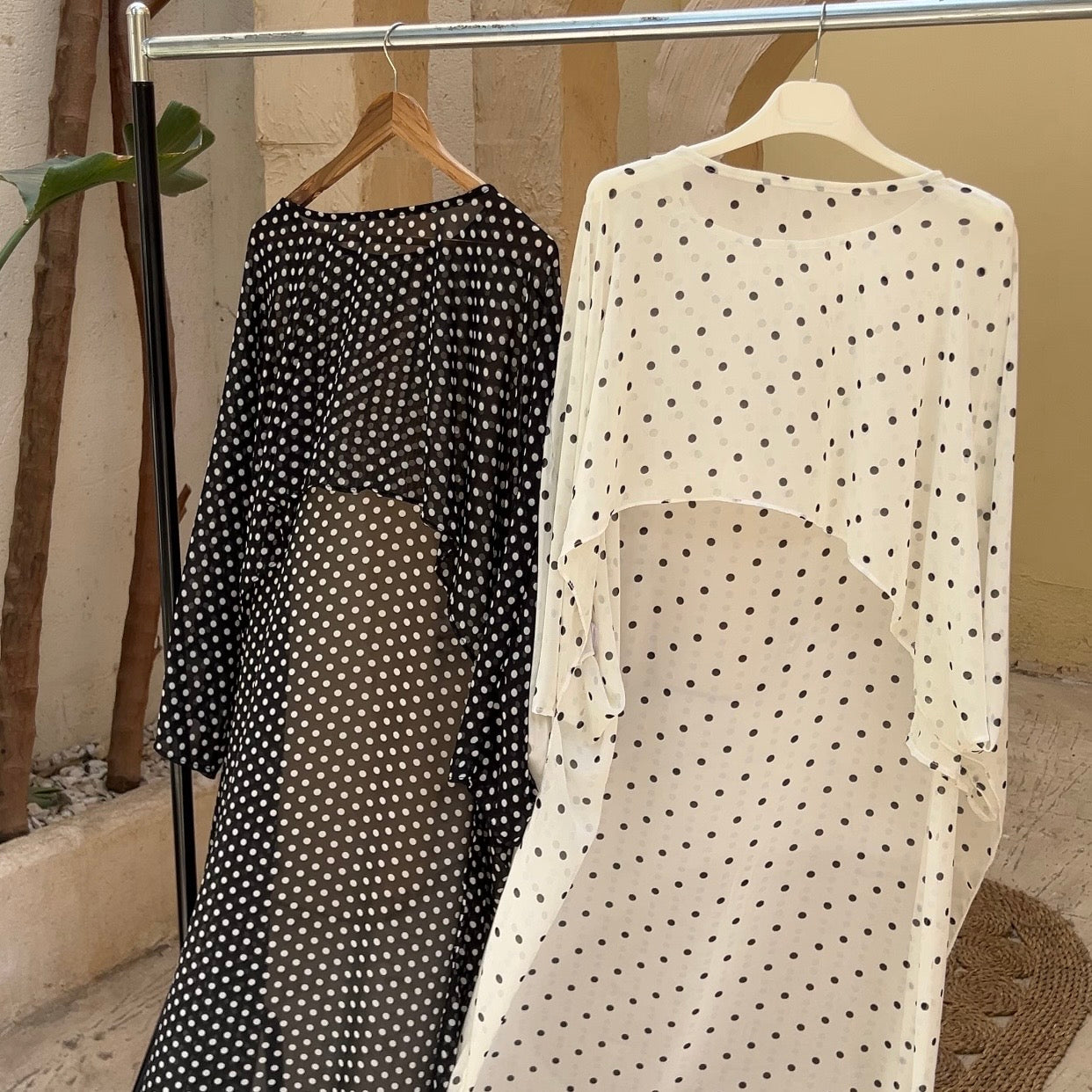 Polka dots cape ( black & white)